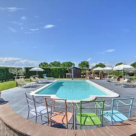 Sleeps 4 Pool Air Con Wifi * Spello
