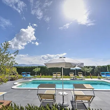 Apartment Sleeps 4 Pool Air Con Wifi Spello